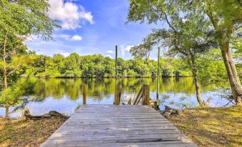 Charming Abode w/ Dock on the Suwannee River