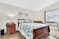 Gorgeous Greens 2 Bedroom Condo by Redawning - Pysäköinti