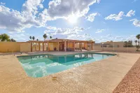 Near Lakes & Trails: Mesa Home w/ Golf Course View - شقق