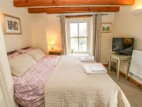 Corner Cottage - parking