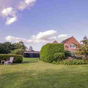 Little Pontus Hotel Exterior