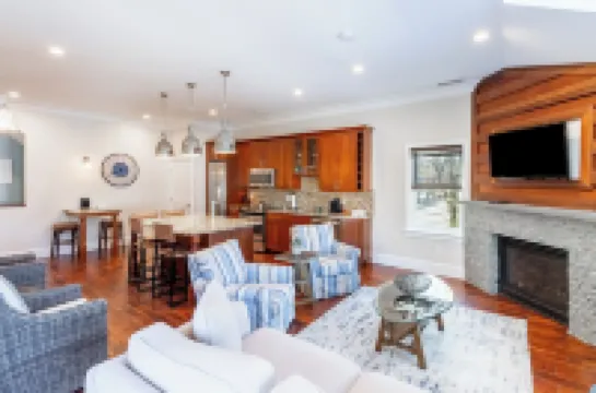 The Newport Lofts - 548 Thames Street Hotels in 