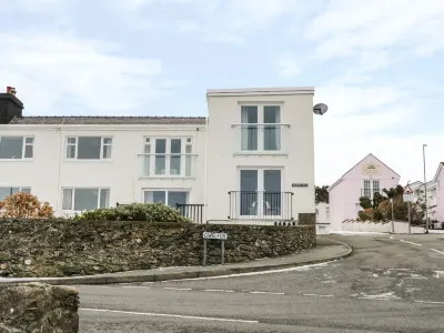 Harbour View Hotels near Morrisons Daily