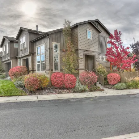 Vantage Point 3 Bedroom Townhouse by RedAwning