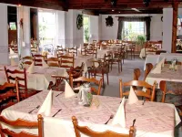 Gasthof Zum Dorfkrug Ξενοδοχεία στην πόλη Zuschen