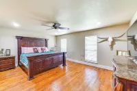 Fire Pit and Sauna Spacious Lake Texoma Retreat! - Wifi