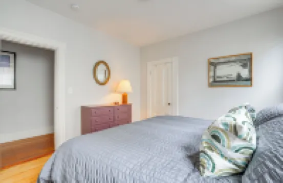 Walk to Harvard Square: Apartment in Cambridge