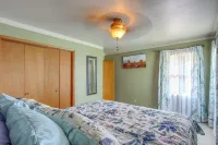 Walk to Park: Waterloo Home w/ Furnished Deck