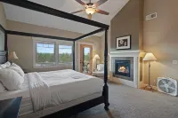 Five Peaks Home with Soaking Tub