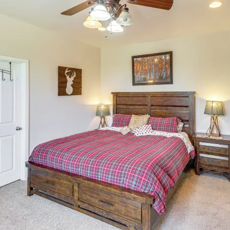 Hot Tub and Game Room! 30-Acre Vernon Retreat
