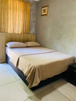 Rosebank Lodge & Backpacker Hotels in 