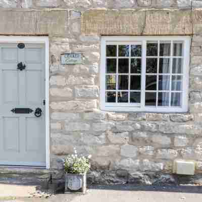 Crooked Cottage Hotel Exterior