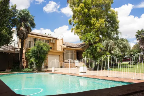 Gemstone Guest House - Pools
