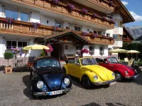 Hotel Garni Concordia - Dolomites Home - parking