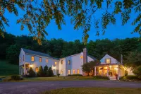 Inn at Silver Maple Farm - parking
