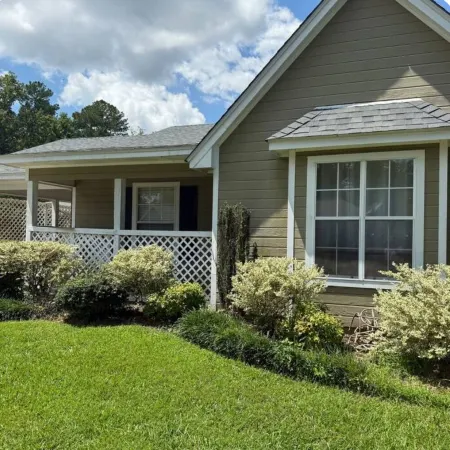 Charming 2-bedroom house in Flowood, Pet Friendly w/Fenced Backyard and Sunroom