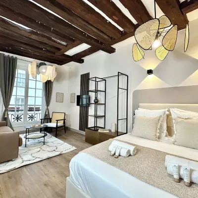 Deluxe studio for 4 - Notre-Dame โรงแรมใกล้จัตุรัสปลาซโดฟีน