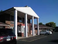 Colonial Inn Mercer-Grove City - parking