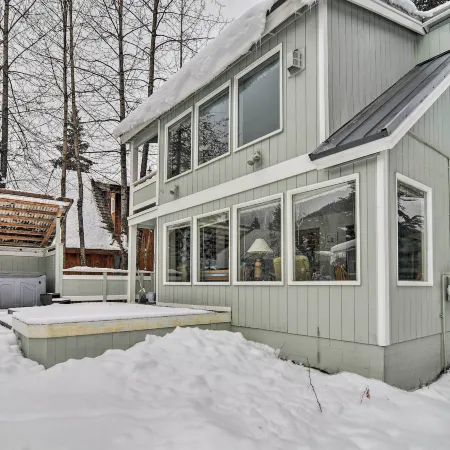 Cabin w/ Hot Tub & Views: 1 Mile to Alyeska Resort