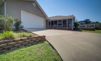 Eufaula Oasis w/ Screened Porch: Unwind in Style!