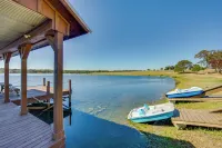 The Bird Cabin Peaceful Refuge in East Texas - parking