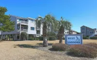 Wonderful 2-bedroom condo in Ocean Isle with 4 minute walk to the beach.