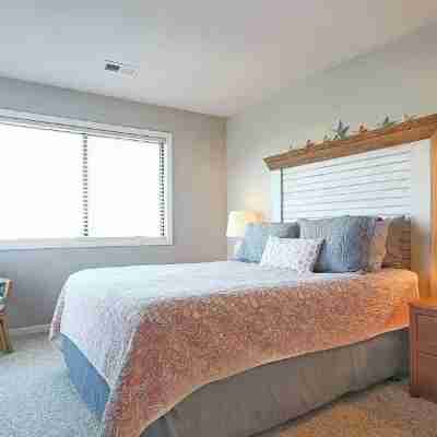 Wonderful 2-bedroom condo in Ocean Isle with 4 minute walk to the beach. Rooms