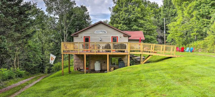Bright Tucked-Away Cabin w/ Furnished Deck + Grill Hotels in Delaware County