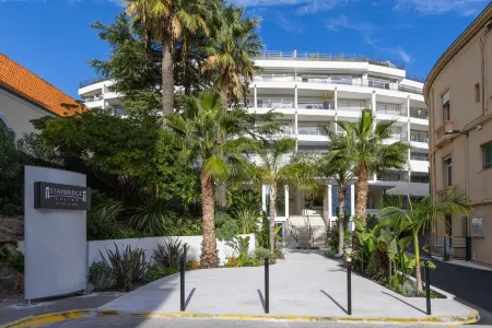 Staybridge Suites Cannes Centre Отели рядом с достопримечательностью «Allées de la Liberté»
