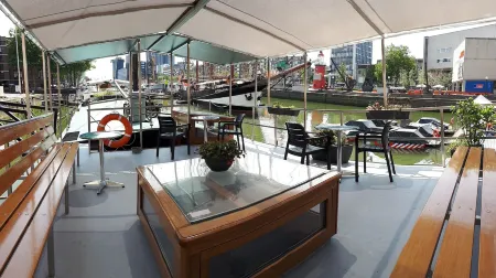 Rooms on Water Отели рядом с достопримечательностью «KPN Telecom Building / Toren op Zuid»