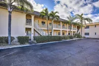 Walk to Beach and Dining Sunny St Pete Condo! - Lejligheder