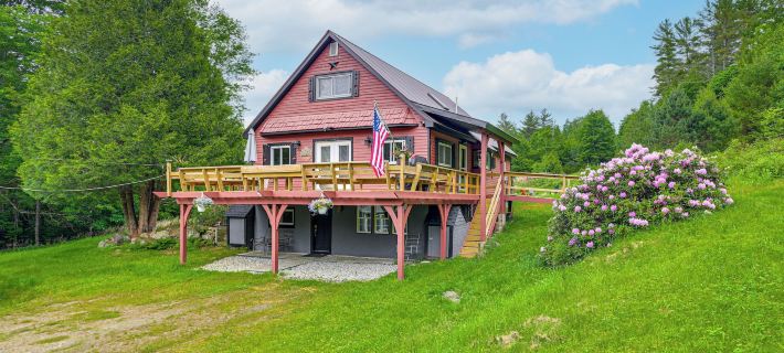 Gore Mountain Retreat: Deck & Game Room Hotels in Johnsburg