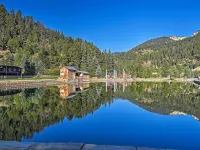 Red River Townhome with Balcony and Mtn Views! Hotels in Red River