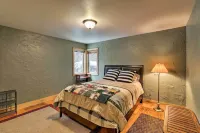Walk to Town & Coast: Anchorage Condo w/ Fireplace - Ocean View