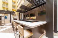 Doubletree Suites by Hilton at the Battery Atlanta - bar