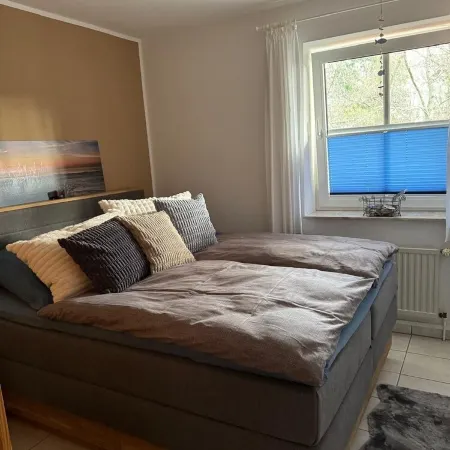 Small cozy vacation apartment! 10 minutes from the beach and center.