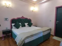 Maya Hotel & Restaurant