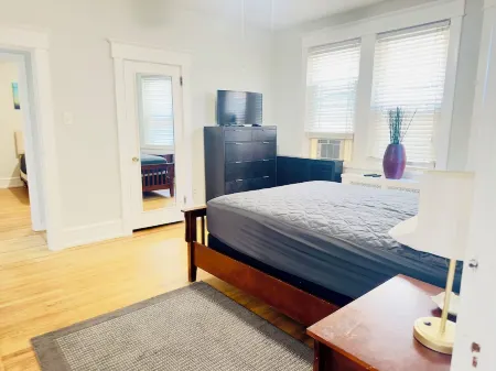 ACROSS from Ventnor BEACH BLOCK! 2 bd -and 2 ba unit  - 8th house from beach.