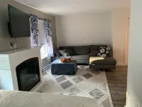 Cozy Studio Apartment in Qualicum BeachAngels Inn Studio Apartment.