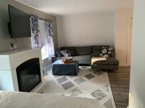 Cozy Studio Apartment in Qualicum BeachAngels Inn Studio Apartment. Hotels in Nanaimo G