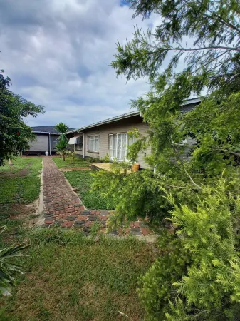 Las Palmas Guest House Отели в г. Хараре