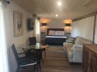 The Wood Shed at Saratoga Beach with hot tub