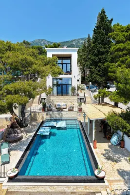 SeiSensi Luxury Beach Villa Các khách sạn gần Zgrada Monopola duvana