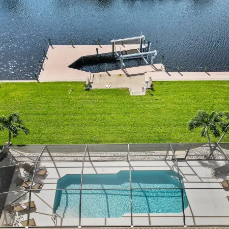 Timeout -south facing terrace with large pool