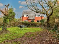 Glebe Cottage Hotels in Wellington