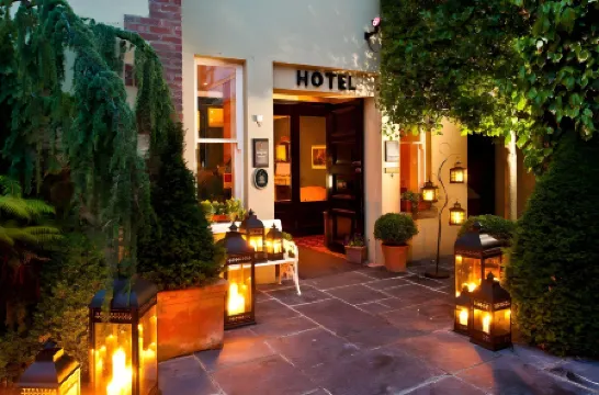 Riverbank House Hotel