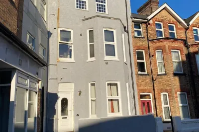 Studio Flat Yards From Bournemouth Beach