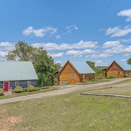 2 Mi to Mabry Mill: Mtn-view Cabin w/ Porch!