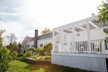 Historic, Antique Southern Maine Farmhouse For All Seasons - 5 mins to Portland!