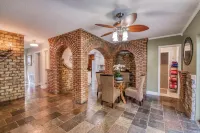 Lux Life - Pool, Sauna, Chill Vibes - Walk to the Water & Downtown!